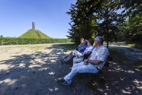 Pyramide van austerlitz stel bankje 3829947593